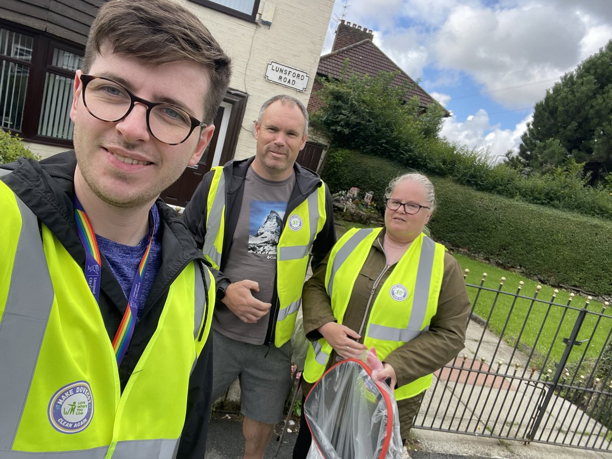 harrydoyle96's tweet image. 🌿 Doing my bit to make a difference in #Dovecot today! Joined by some of our amazing Make Dovecot Clean Again team for a litter picking session around the local shops. Together, we&apos;re making our community cleaner and greener! #MakeDovecotCleanAgain 🚮