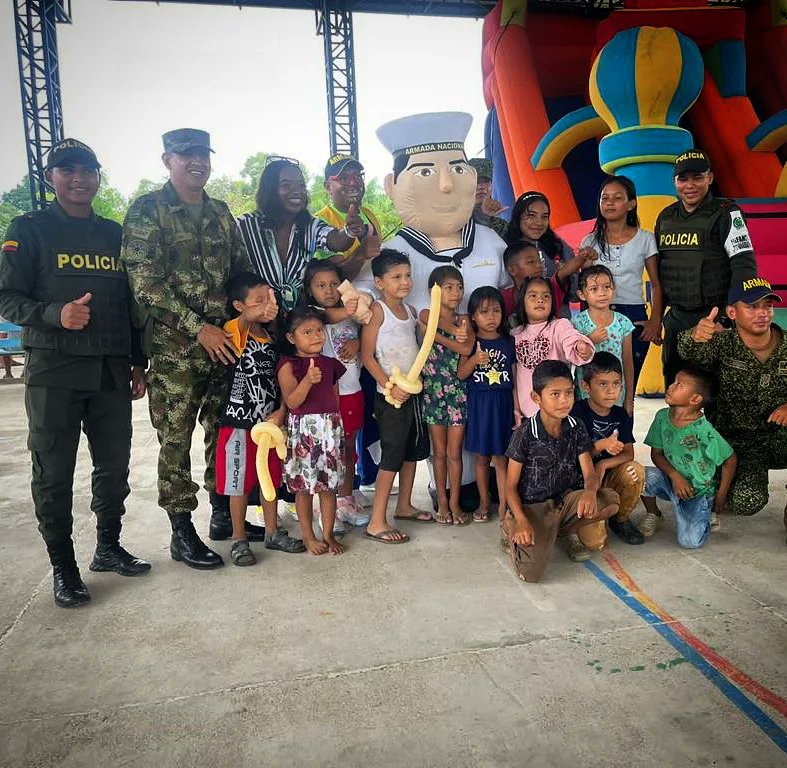 PoliciaGuainia's tweet image. ✅️El grupo de prevención y Educación ciudadana  #PRECI, realiza campañas educativas en el municipio de #Inírida, llevando alegría y diversión a los niños, niñas y adolescentes.👦🏼👧👨‍🦰 #JuntosPorlasNiñez