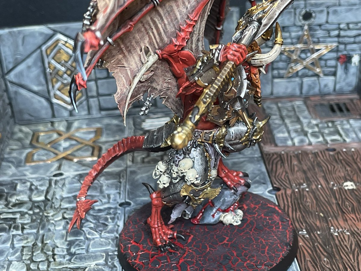 MastODungeons82's tweet photo. This has taken me a month of careful painting and planning but it’s finally done #warhammer40k #WarhammerCommunity #ageofsigmar #demonprince #pitfiend #dnd5e #PaintingWarhammer #paintingminiatures #khorne #CHAOS #slavestodarkness https://t.co/jkRhCN3b79