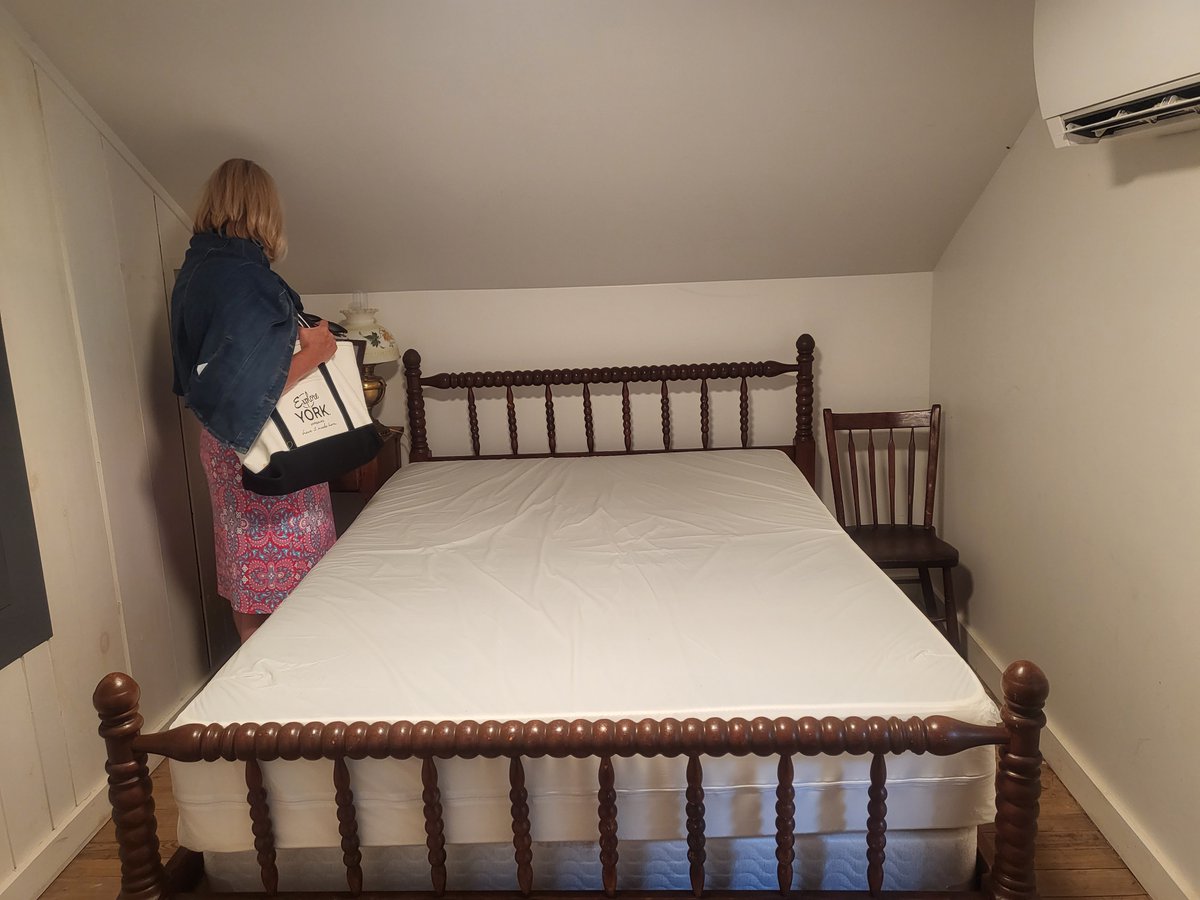 WriterKalina's tweet photo. Attention outdoor enthusiasts. Did you know that you can stay in an old #lockhouse in a national park #MongomeryCountyMd? #Maryland https://t.co/ez50zn53Vc