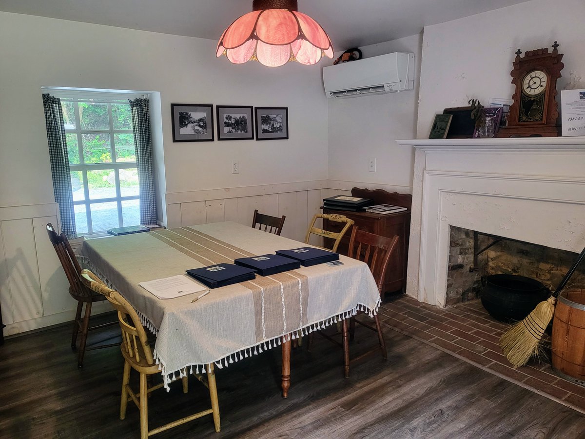 WriterKalina's tweet photo. Attention outdoor enthusiasts. Did you know that you can stay in an old #lockhouse in a national park #MongomeryCountyMd? #Maryland https://t.co/ez50zn53Vc