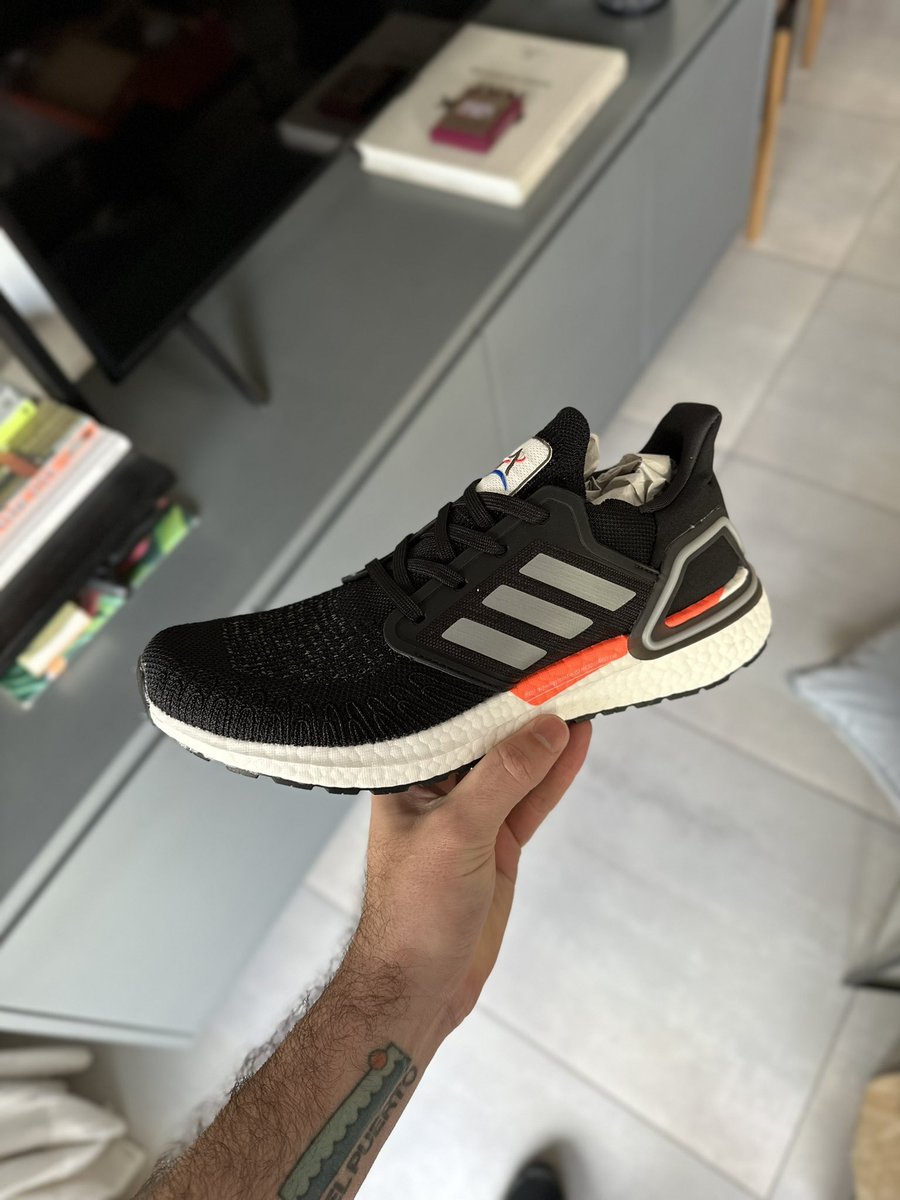 marianozarate's tweet image. Adidas NASA Ultraboost desde China 🇨🇳 directo a la puerta de casa después de 19000 horas de tutoriales por $45: