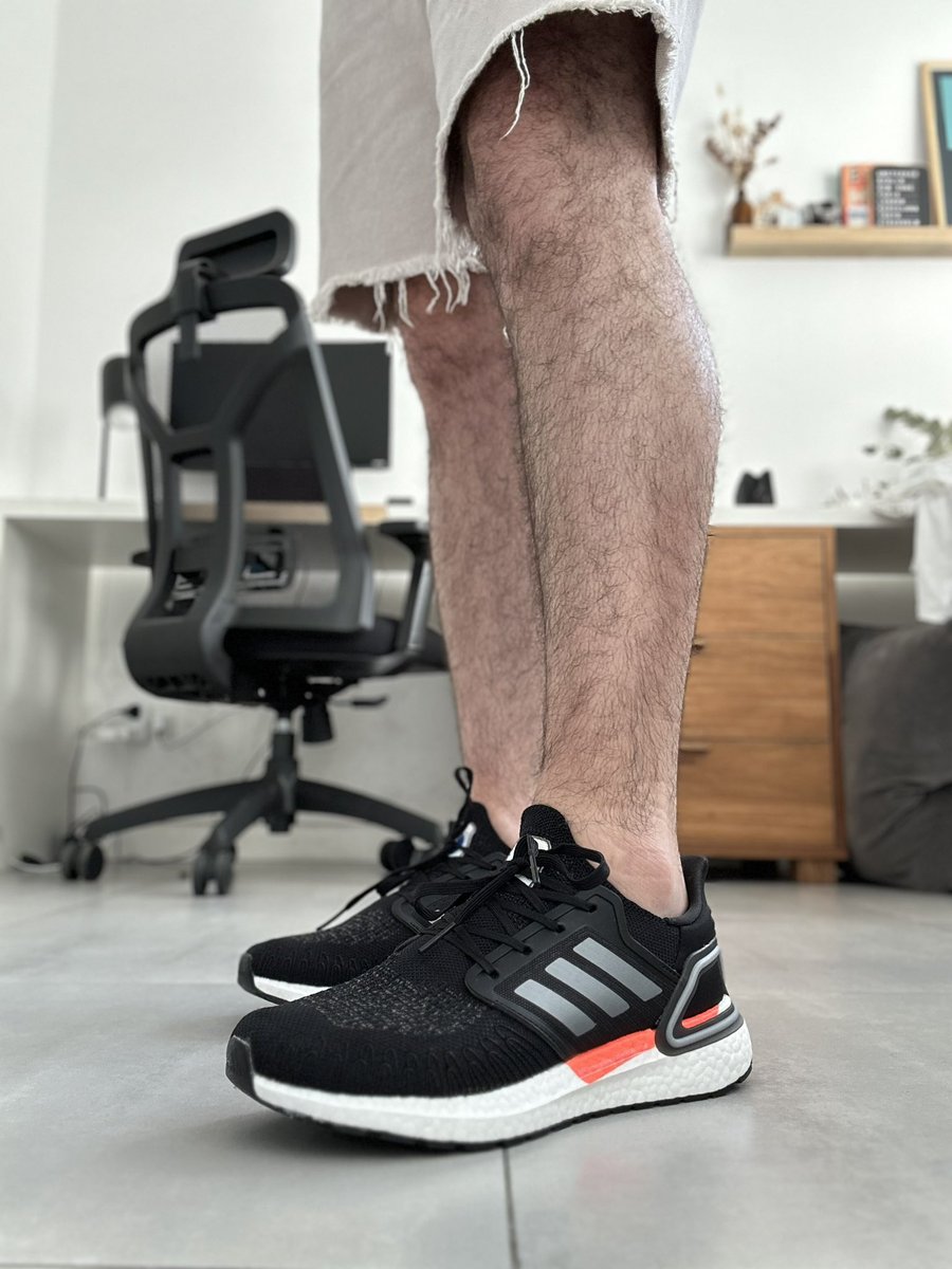 marianozarate's tweet image. Adidas NASA Ultraboost desde China 🇨🇳 directo a la puerta de casa después de 19000 horas de tutoriales por $45: