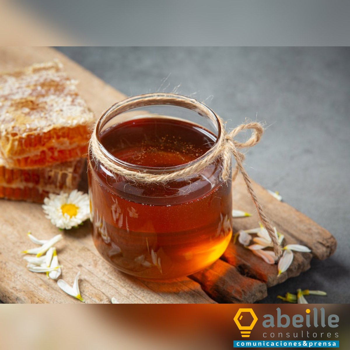 🍯 El sabor, aroma y valor nutricional de la #miel, que resulta del trabajo de millones de abejas en todo el mundo, es valorado y respetado por muchas personas. 

¡Feliz #DíadelaMiel para todos! 😀

Y nos vemos en <a href="/Apimondia_Chile/">Apimondia Chile 2023</a> 

#AbeilleConsultores 🐝 
#DíaNacionaldelaMiel 🇨🇱