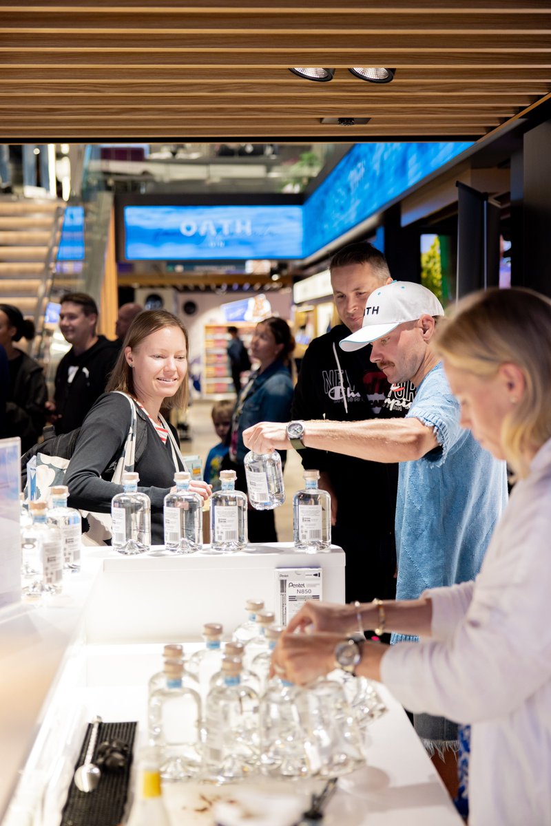 ValtteriBottas's tweet photo. Last Friday we wanted to share our passion again with more people and took @oath_gin to Tallinn onboard @tallink 🛳️
https://t.co/gSOAZDVoe0
#VB77 #oathgin @tiffanycromwell
📷 @JanErikOlin https://t.co/R0k4cBnb3p
