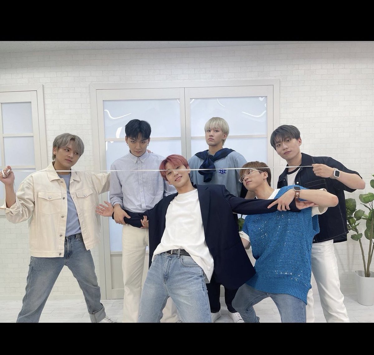 Daily_DCrunch's tweet photo. I miss them and their music so much😭💔 https://t.co/sTEKWAsbVy