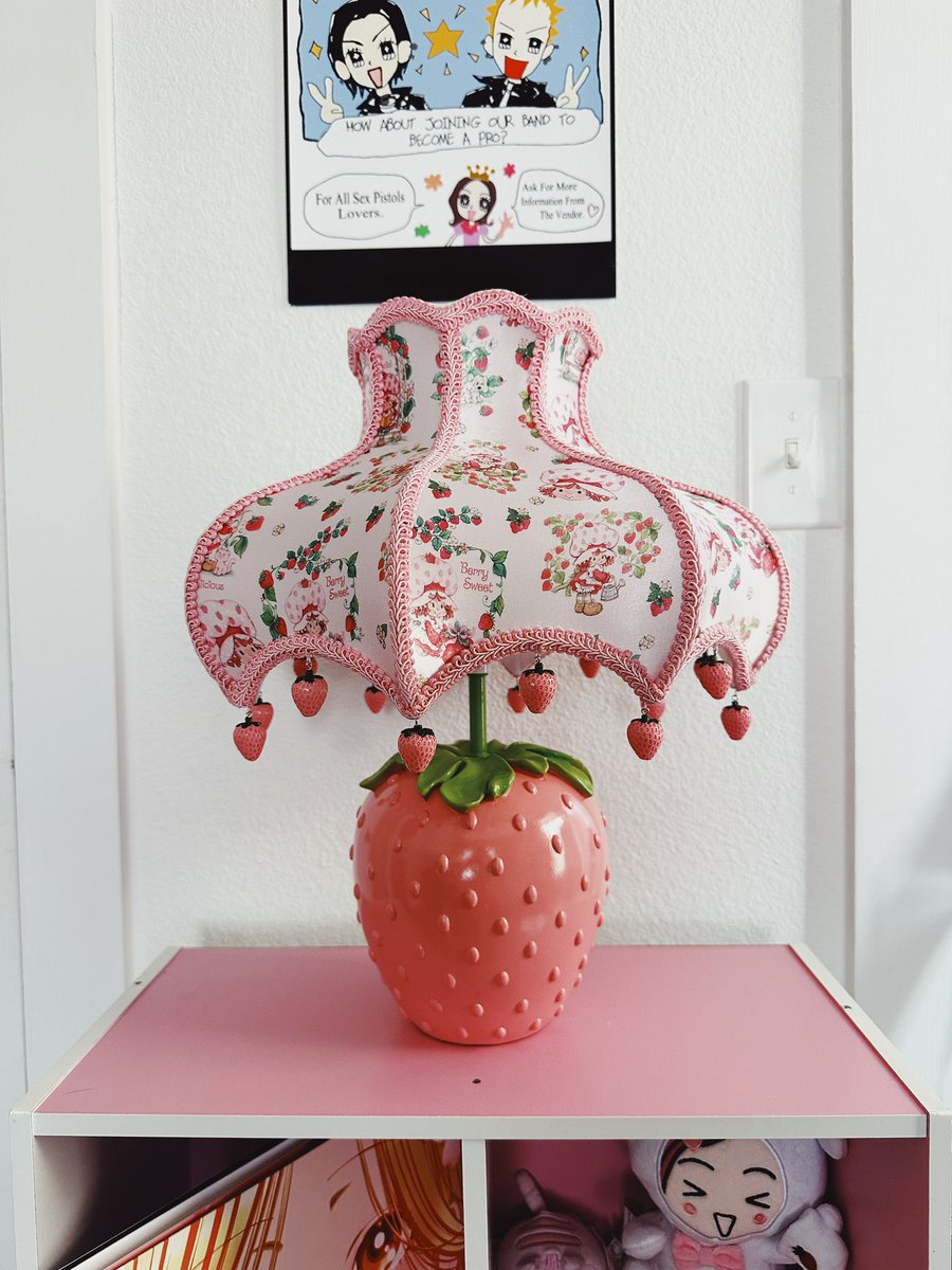 mildhippie's tweet photo. strawberry shortcake lamp 🍓🍰 https://t.co/0BjMxipgfp