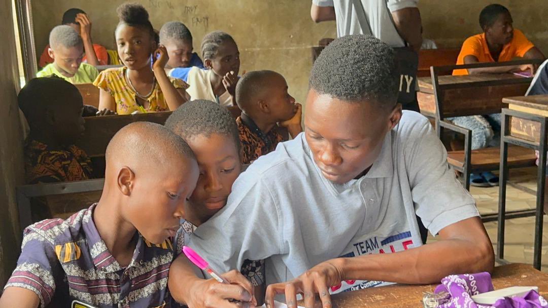 Hon_richardakin's tweet photo. On Friday , our team #TeamBowale #TheLiberators visited Gracewell Academy, we paid the students summer coaching fee and gave them political education #Ourcomunity#OurPride 
#ECOWAS
Alex Otti#ARSMCI
Ilebaye @imbowale2 @PrisciliaAmadi @JosephOnuorah https://t.co/DwPeaIzO2I