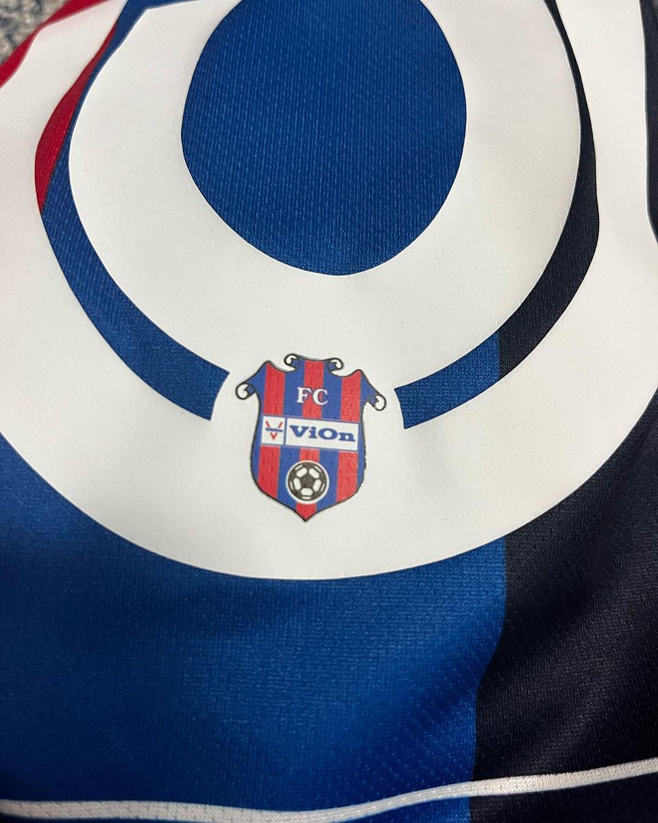 svetdresov's tweet photo. VION ZLATÉ MORAVCE sa dnes premiérovo predstaví v barcelonskom prevedení. Doma proti Trnave bude hrať vo svojich nových modro-červených dresoch.
#dresy #errea #nikeliga #fcvion https://t.co/FOPdgsA72J
