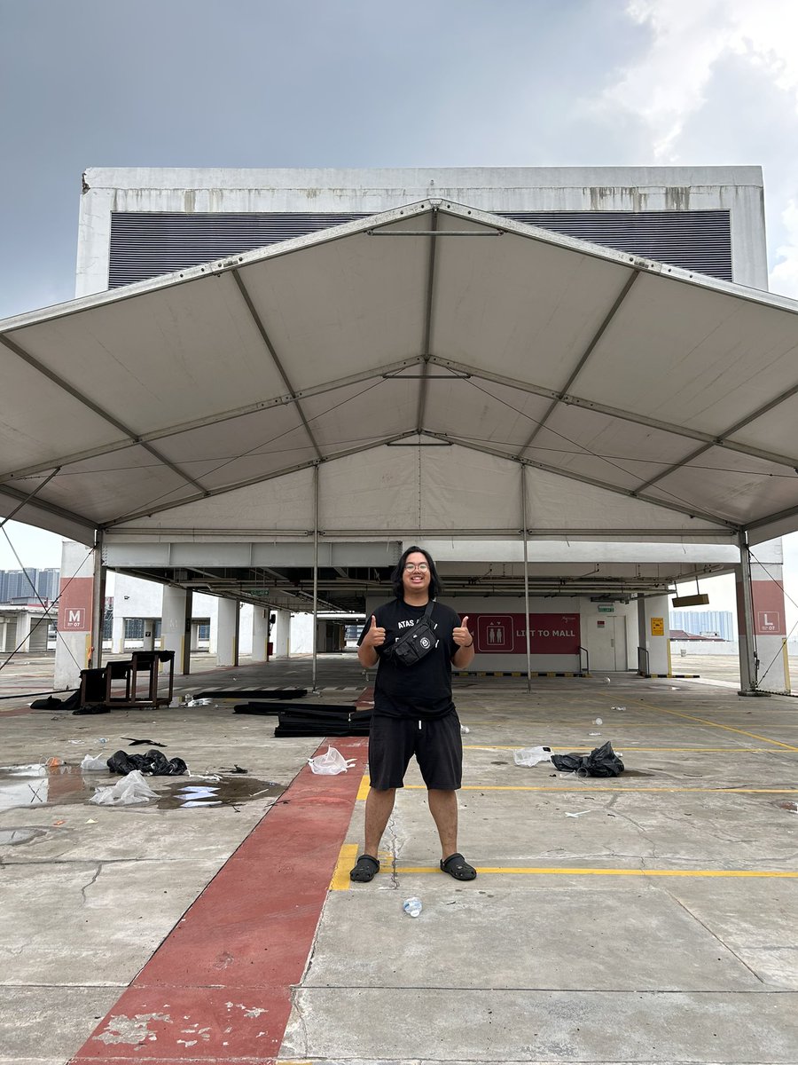 “Qil tahun ni kau nangis tak?”

Nangis, tapi kali ni aku tak tunjuk. Tahun ni hits different orang kata. Macam macam dugaan, tapi alhamdulillah semua berjalan dengan lancar! Even i did not do my best, my team did the very best for the show! Ada rezeki kita jump lagi next year!