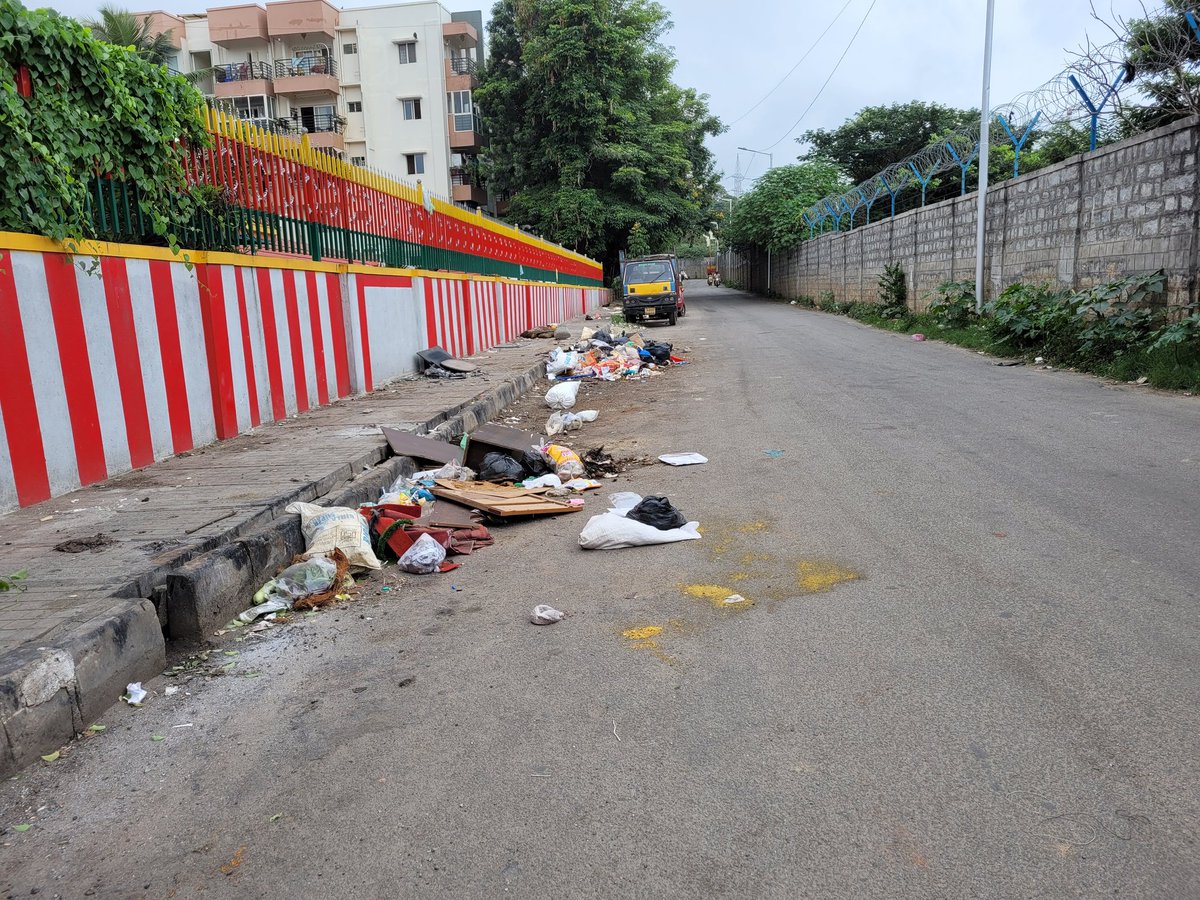 Tripti2060's tweet photo. Irresponsible garbage dumping near Ayappa temple, Jagadish Nagar is a growing nightmare for nearby residents.Stinking smell, burning garbage gases are making healthy living impossible. Kindly look into this issue 🙏 https://t.co/4NHdO36QYA https://t.co/3ye3sENsF3