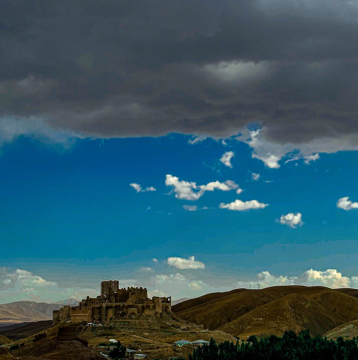 Benim güzel memleketim. 
#Başkaletravertenleri
#hoşapkalesi