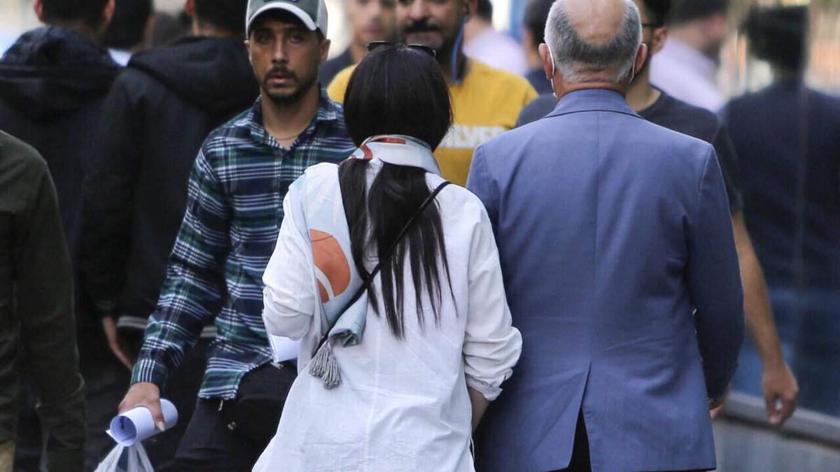 France24_en's tweet photo. Iran forces women defying hijab laws into psychiatric treatment
➡️ https://t.co/7x7XCxAvRA https://t.co/F6hh2sii9I