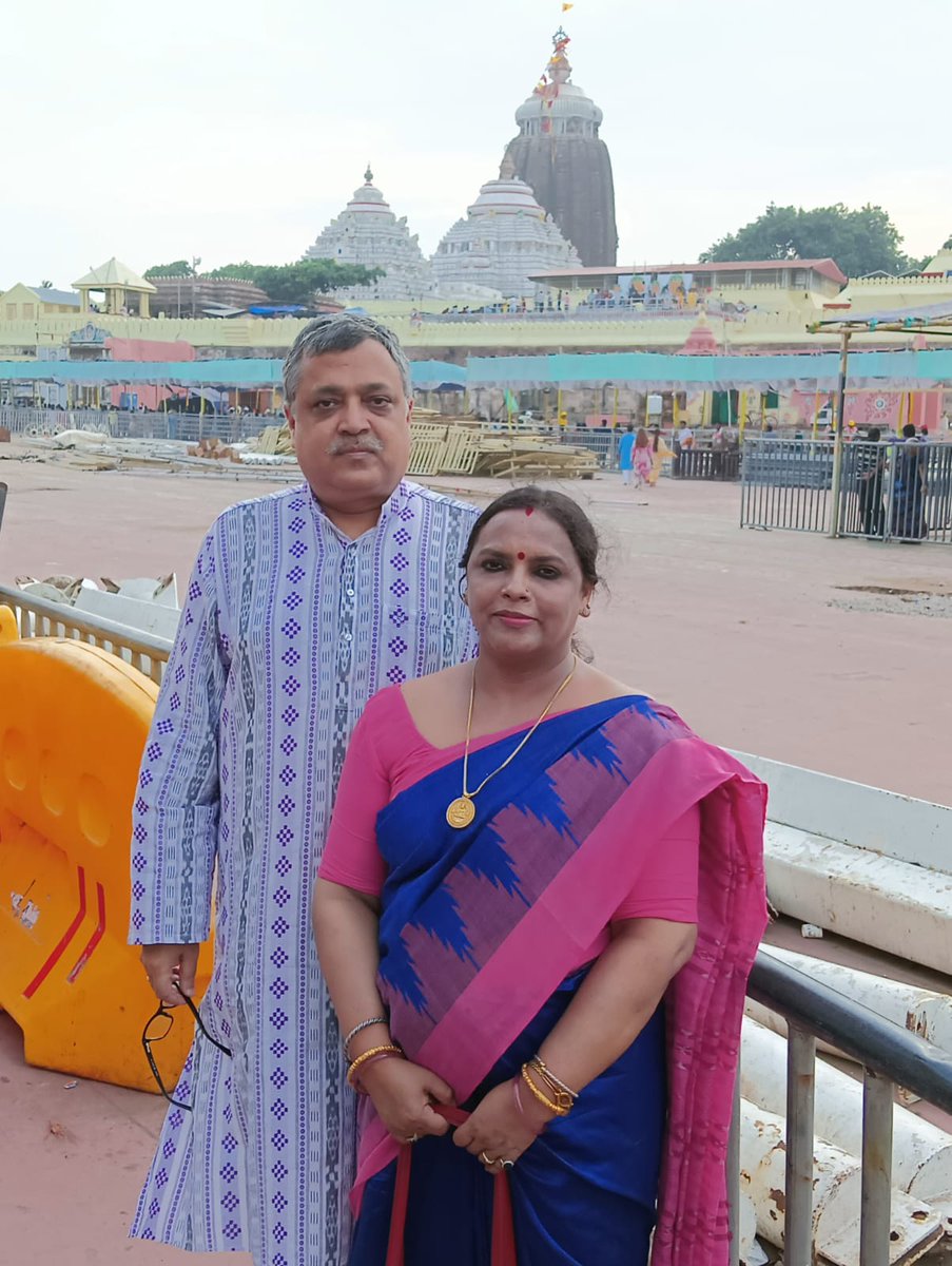 RashmiRekhaRath's tweet image. Happy #Natonalhandloomday. My all time favorite #handloomsarees India is reach in gorgeous handlooms. I always love to wear handloom sarees and a few collections of handloom sarees