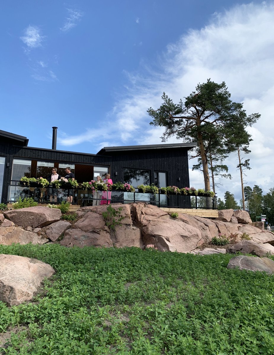 Asuntomessujen portit Loviisassa ovat nyt sulkeutuneet! ✨ 👑 Kiitos kaikille vierailijoille, näytteilleasettajille ja työntekijöille antoisasta messukuukaudesta! 🏡 Vuonna 2025 tapaamme Oulussa!