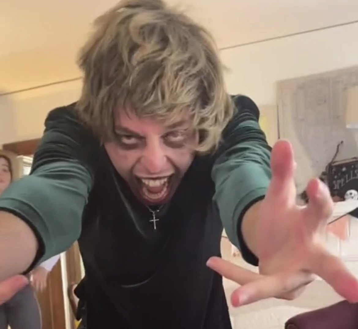 hhhehehhhhhehehehehhhh ( hug your leg. )