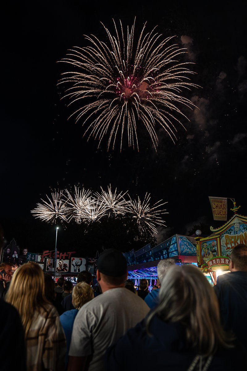 CrangeOffiziell's tweet photo. „Bestes Volksfest im Universum“ 🎪🎡🎢🎠 Mehr zur Bilanz des ersten Wochenendes: https://t.co/4cTdmJYiFv #CrangerKirmes #Crange2023 https://t.co/xU3D3QQGzm