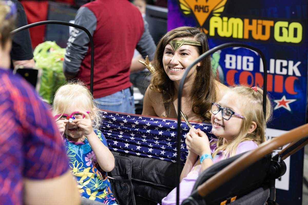 Thank you so much for a fun filled Saturday! We can't wait to see you for Sunday Funday!  #biglickcomiccon