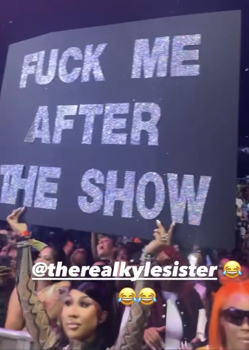 faiththegemini's tweet image. me supporting my nigga in whatever he do😍😂