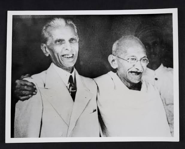 SwamiRamsarnac4's tweet photo. इन दोनों ब्रिटिश कांग्रेसियों के वफादार नेताओं की फ्रेंडसिप डे हमारे भारत की काल रात्रि के समान बनी थी 😡😡😡😡 https://t.co/IctL54lTco