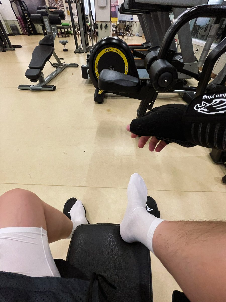 要加油了
#白袜 #白丝袜 #丝袜男