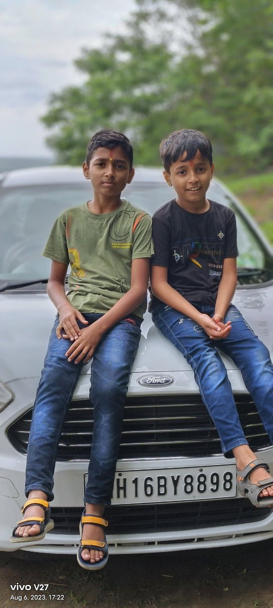 बडे मियाँ छोटे मियाँ वेद हर्ष