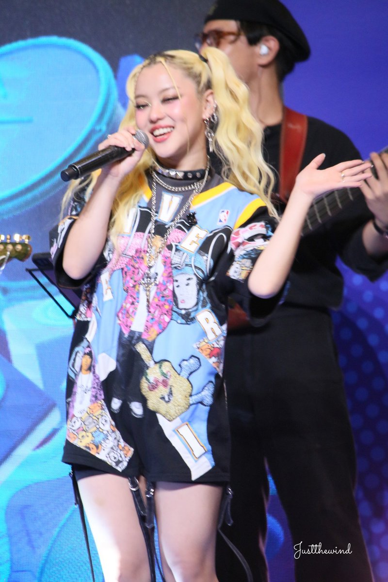 justthewind's tweet photo. น้องโมนิก้าน่ารักมากๆ ร้องเพลงเก่งและซนมาก เป็นน้องที่น่ารักกับพี่เป๊กมากๆ 💕
#ซนซนTalkAndShow #เป๊กผลิตโชค #PeckPaLitChoke #monica #palitgallery #justthewind https://t.co/lA49POBTwG