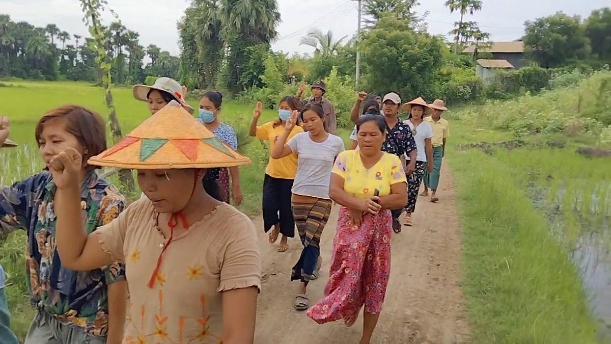 “ဖက်ဆစ်ဝင်ငွေ ဖြတ်တောက်

ပြည်သူ့ဘဏ္ဍာ တည်ဆောက်”

ဖက်ဆစ်တပ်ရဲ့ ဝင်ငွေစီးပွားမှန်သမျှ ပြည်သူ့အားနဲ့ “ဖြတ်တောက်” ရိုက်ချိုးကြ။

ပြည်သူ့ဘဏ္ဍာစနစ်ကို ခိုင်မာအားကောင်းအောင် “တည်ဆောက်” ပုံဖော်ကြ။

#financial_warfare

#ဖက်ဆစ်ဝင်ငွေဖြတ်တောက်_ပြည်သူ့ဘဏ္ဍာတည်ဆောက်

#WhatsHappeningInMyanmar