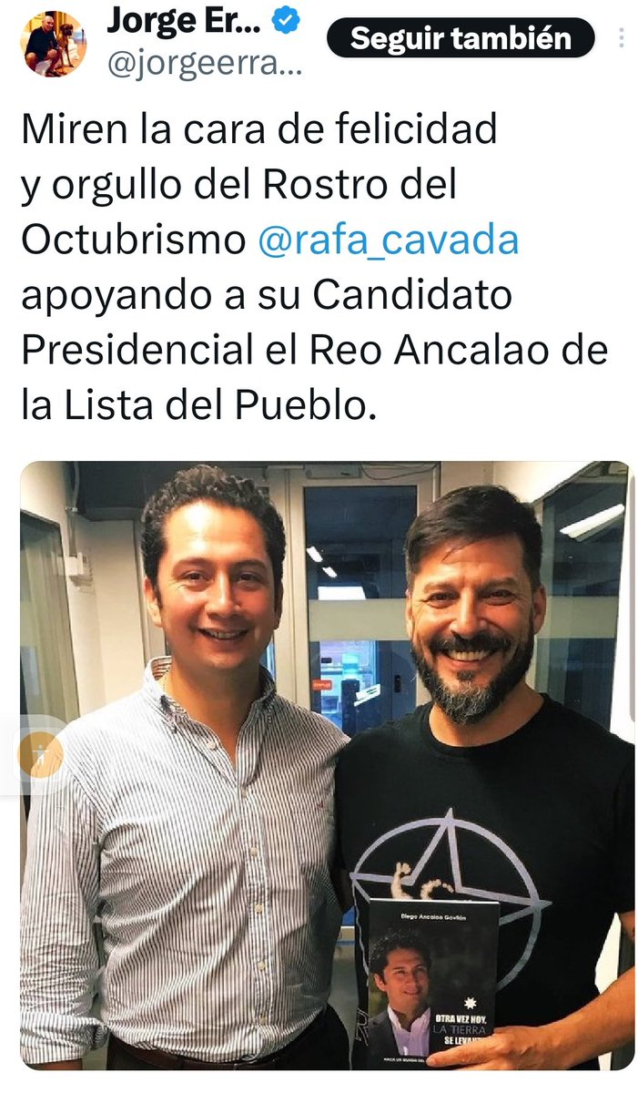 Esa foto es marzo de 2020, Ancalao fue a radio Sonar a hablar de su libro,  que está en la misma foto. A esa altura no había lista del pueblo ni candidatura presidencial.
No sé si ud <a href="/jorgeerrazuriz/">Jorge Errázuriz 🇨🇱</a> es mentecato o mentiroso. O ambas.
Pero no hay un pelo de verdad en lo que dice