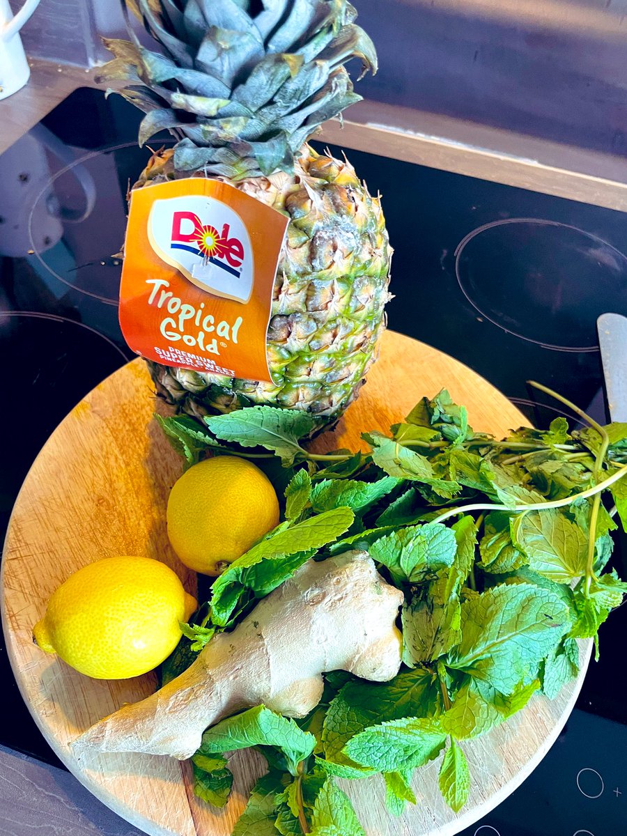 SeanMeliaRoger1's tweet photo. Stopped buying pricey wellness shots, we’ve made our own. 
#gingershots #beetrootshots  #wellnessshots #turmericshots https://t.co/24mO0TCIhb