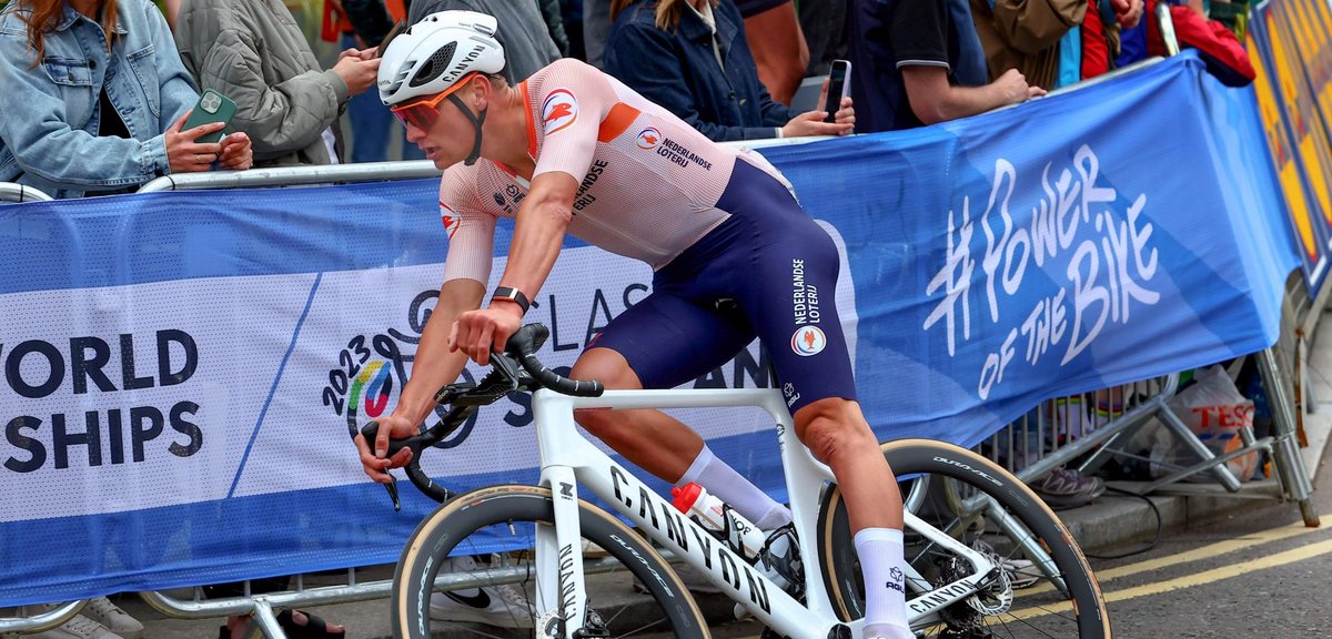 WielerFlits's tweet photo. GOUD! MATHIEU VAN DER POEL VEROVERT HISTORISCHE WERELDTITEL IN GLASGOW 

https://t.co/3k18IF8ZhL

🥇🇳🇱 #wielrennen #koers #cycling #Glasgow #GlasgowScotland2023 @CyclingWorlds https://t.co/jdkaiL97LI
