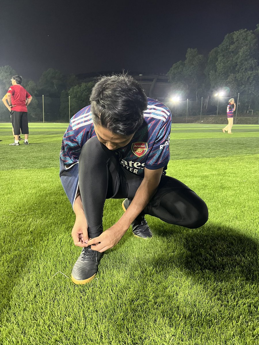 AZAD_AKBAR's tweet photo. Fuhh lama betul tak berpeluh. 

Terima kasih semua yang hadir main bola dengan #TeamAzad tadi.

Terima kasih juga kepada YB Syed Saddiq Syed Abdul Rahman kerana sudi turun padang. 
 
Kempen saya akan diteruskan lagi esok, jumpa korang esok! https://t.co/BphGOZoySA