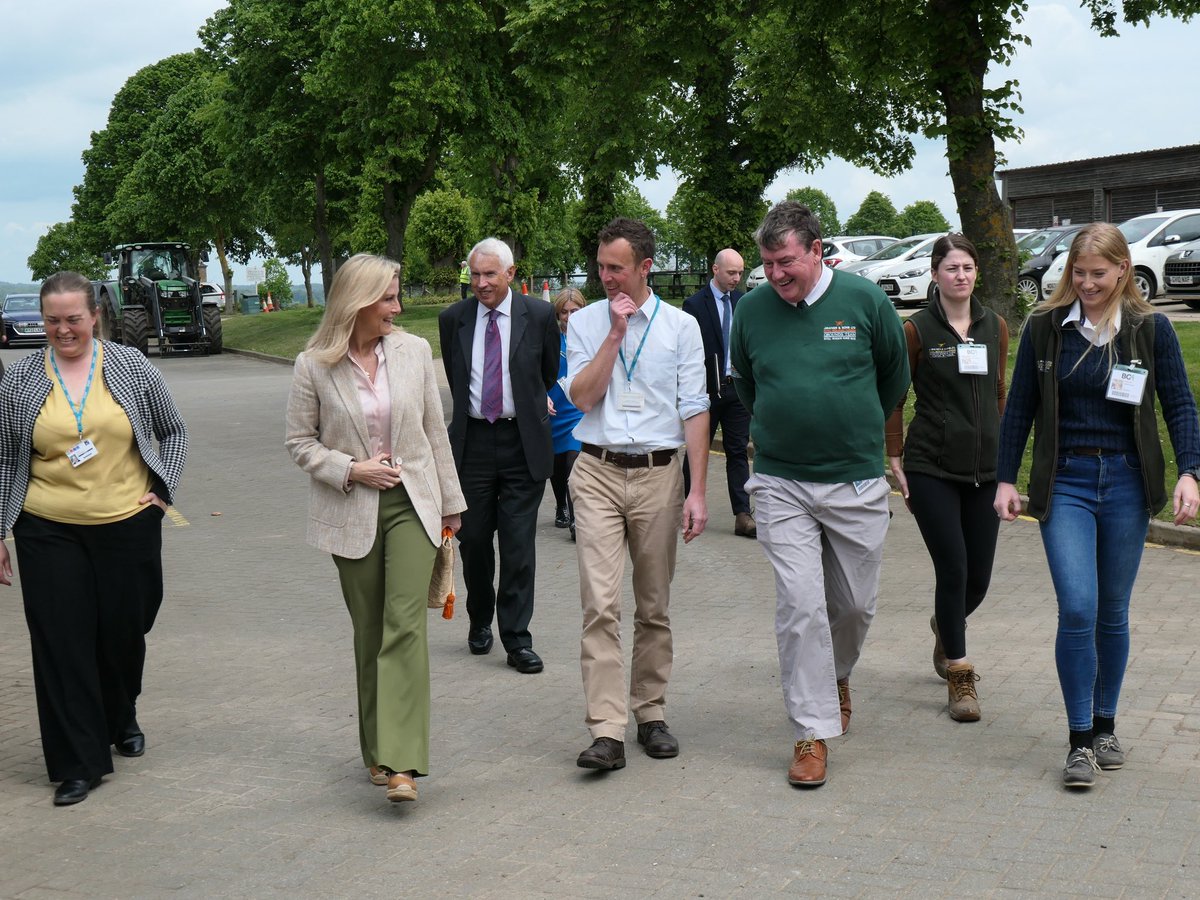 RaynerIzzy's tweet image. In May, the Dutchess of Edinburgh visited @BCA_Maidenhead where she learnt about the students plans to pursue careers in agriculture and horticulture. 

Rayner Farms was invited along as we farm the college’s land and give the students lectures and lessons. #futurefarmers