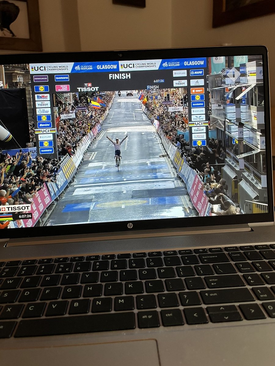 Legendarisch, Wereldkampioen Mathieu van der poel #Glasgow2023 #wkwielrennen #MVP