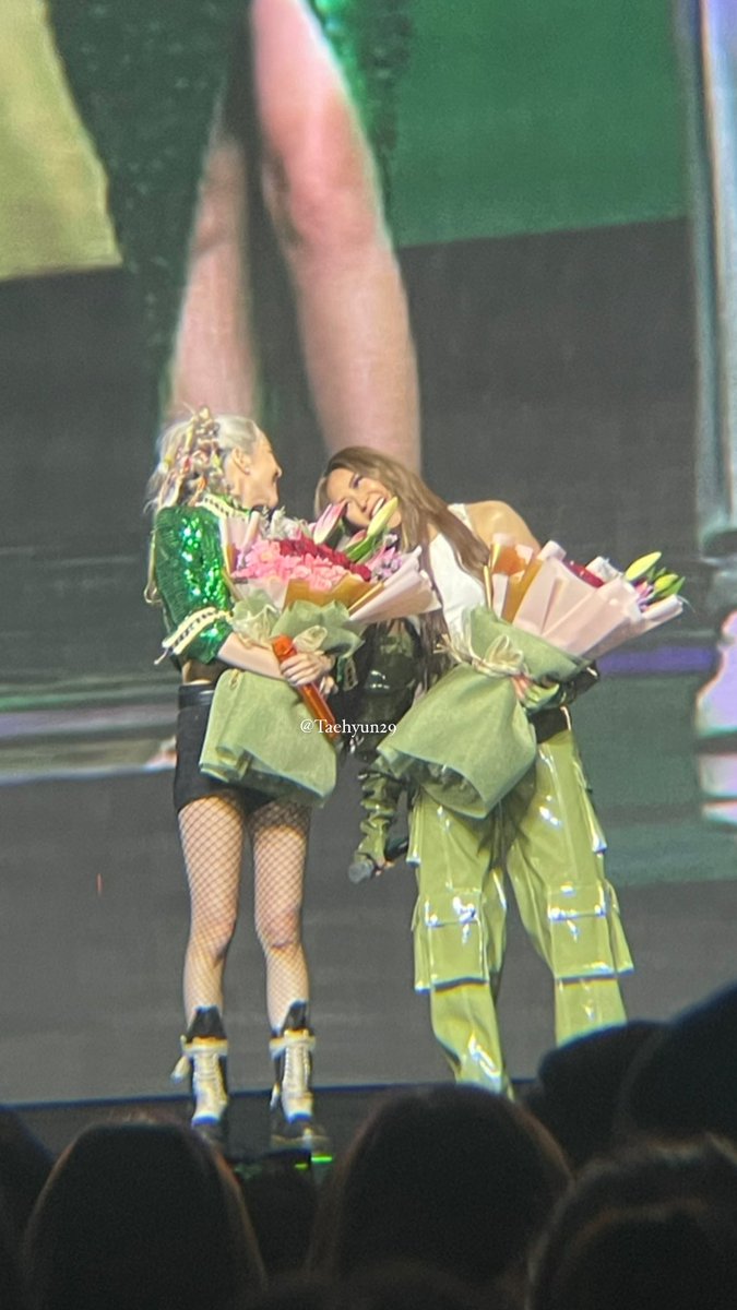 We finally got a Sarah G and Sandara reunion 🥹🧡 Thank you, Acer!

📸 Taehyun29

SANDARA FOR ACER
#SANDARAxACER