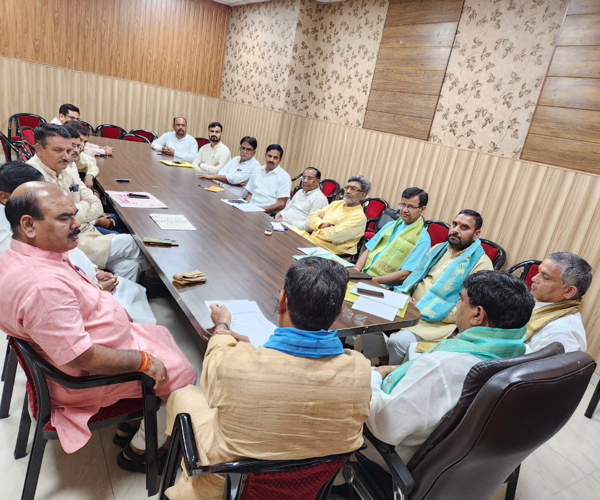 आज प्रदेश मुख्यालय पर शिक्षक प्रकोष्ठ की प्रदेश टोली बैठक में उपस्थित रहा I