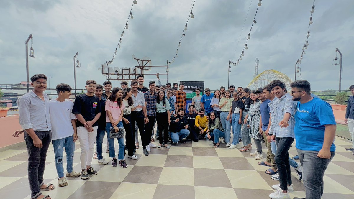 AdarshPatida_12's tweet photo. Organising amazing #Proofofcommunity Dewas 🚀🎉

Learning more about Web3 and Shardeum Ecosystem with @MohitX_

#Dewas https://t.co/Lhzb6hT42r