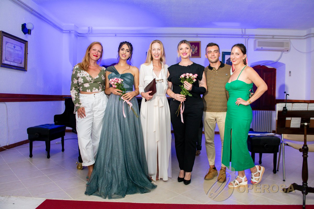 Nikolina Tomašević i Bosiljka Kulišić obojili su program Operosa Montenegro Opera Festivala zvucima harmonike i soprana koji od nježnog, tananog, zavodljivog zvuka praveći gradaciju do zasićenog, harmonski bogatog i omamljivog zvuka uz stihove ljubavi. #omof2023