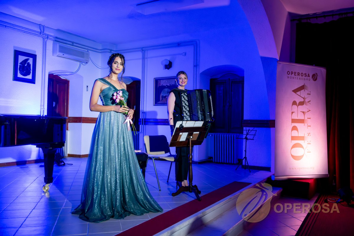 Operosa's tweet photo. Nikolina Tomašević i Bosiljka Kulišić obojili su program Operosa Montenegro Opera Festivala zvucima harmonike i soprana koji od nježnog, tananog, zavodljivog zvuka praveći gradaciju do zasićenog, harmonski bogatog i omamljivog zvuka uz stihove ljubavi. #omof2023 https://t.co/4fRN3wZhMT