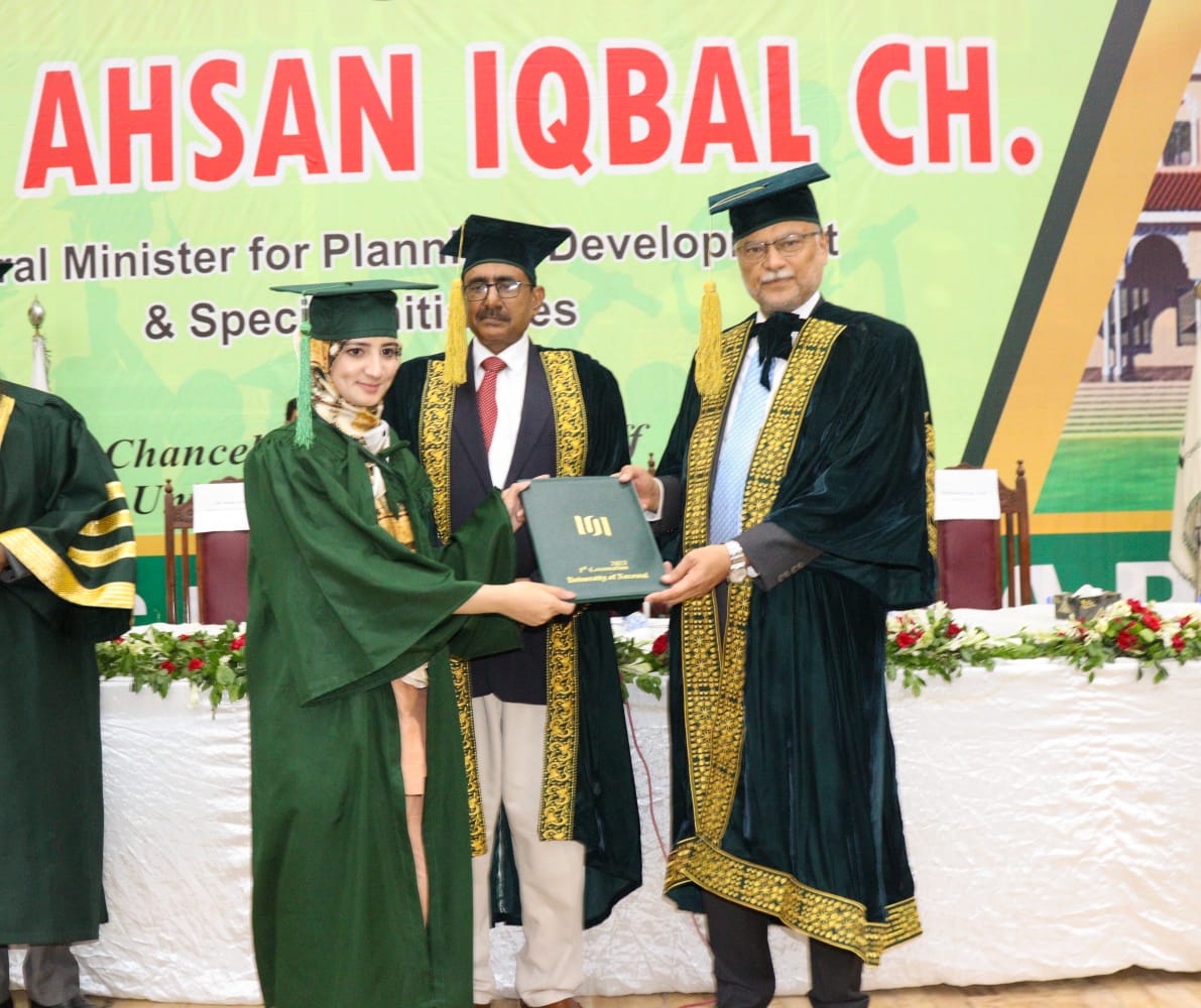 erumch123's tweet photo. Honorable Prof. Ahsan Iqbal addressing the first convocation of the University of Narowal.
#Technology4Pakistan
#5EsFramework
#PakistanGovernanceForum2023
#PGF2023
#CPEC10year2023 #CPEC
@adnanrafiq @_Mansoor_Ali @asimnyazee @betterpakistan @CPEC_Official @PlanComPakistan https://t.co/ccIcoT3biq