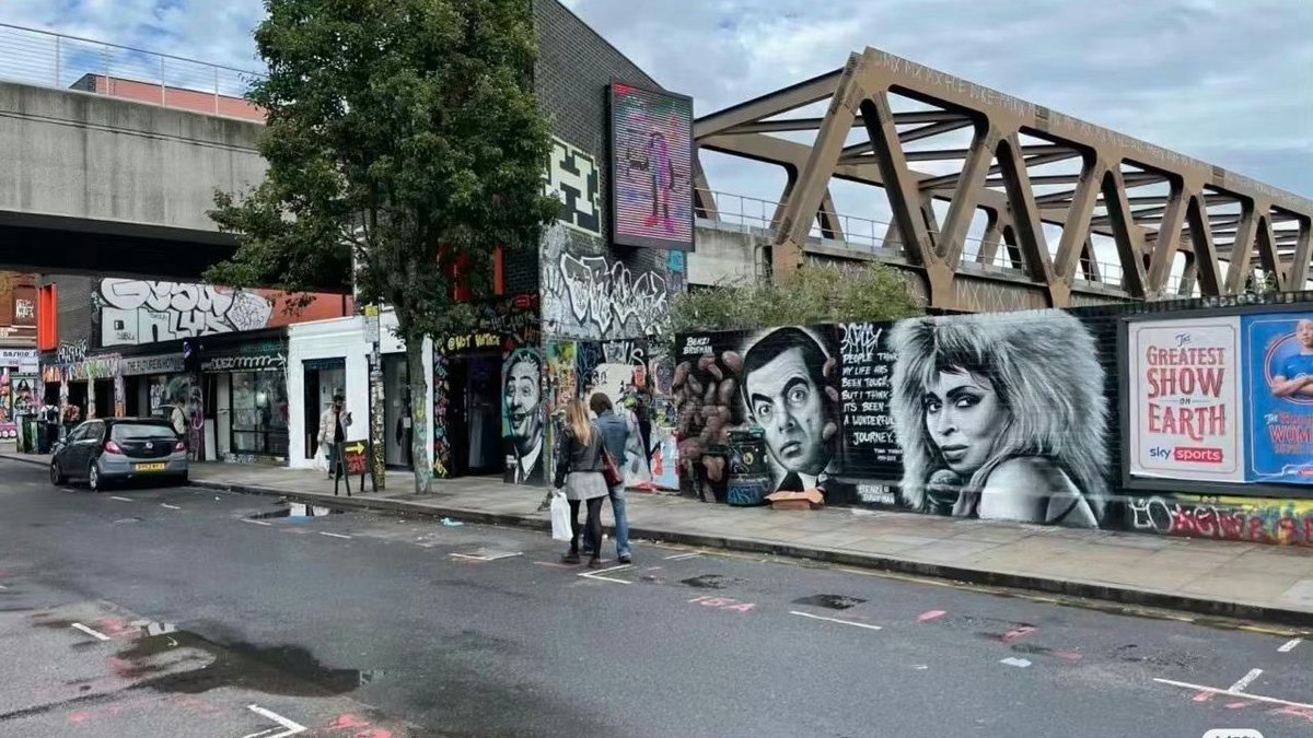 nathanlawkc's tweet photo. A group of China nationalists painted the whole wall of arts in #Bricklane with Orwellian doublespeak propaganda: claiming CCP honors freedom, democracy etc. 
The amount of artwork being covered is staggering, with these despicable slogans.
Comments from the local arts scene? https://t.co/YJhG9pJZHo