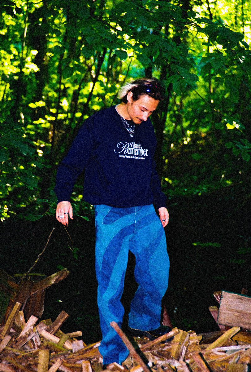 Remember_visual's tweet image. Les pulls héritages seront disponibles fin août ! 

Pull col rond - 400gr - haute qualité de broderie ! 

Le pull est pensée pour être indémodable et confortable 🙌🏼❤️
Chaque pièce est réalisée une à une et est vérifiée à la fin de production avec amour 🧡