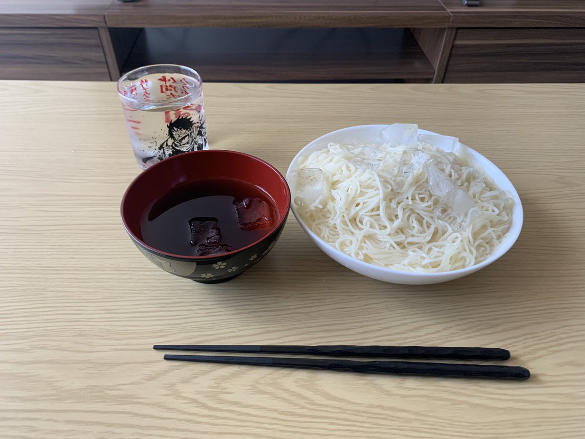 ryolivingalone's tweet photo. これは今日の昼に食べたそうめんです。
夏はやっぱりそうめん食べたくなる☀️
#一人暮らし https://t.co/BVz89m8YJw