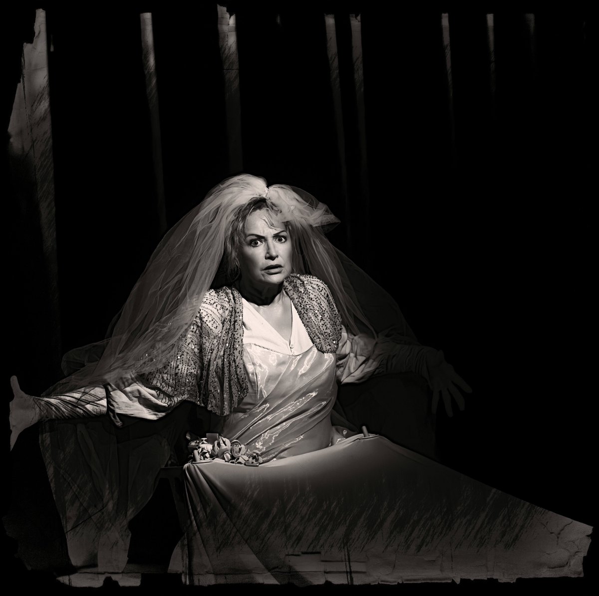Proud to announce that HAVISHAM has been nominated for an OffFEST for Brighton Fringe 2023. Many thanks to Director: Dominique Gerrard Photo: Peter Mould Book for Edinburgh: tickets.edfringe.com/whats-on/havis… @ZOOvenues @markcousinsfilm @edfringe @TheReviewsHub @Actor_Reviews