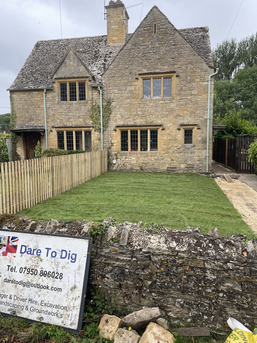DigDare's tweet photo. This Cotswold Cottage Renovation that included revitalising the front garden and rear parking area for two cars with tiered garden with tiled patio area. 25-30 tons of spoil removed to produce flat parking area, sleepers &amp; concrete retaining fence on either side. https://t.co/qCdgwjZKFI