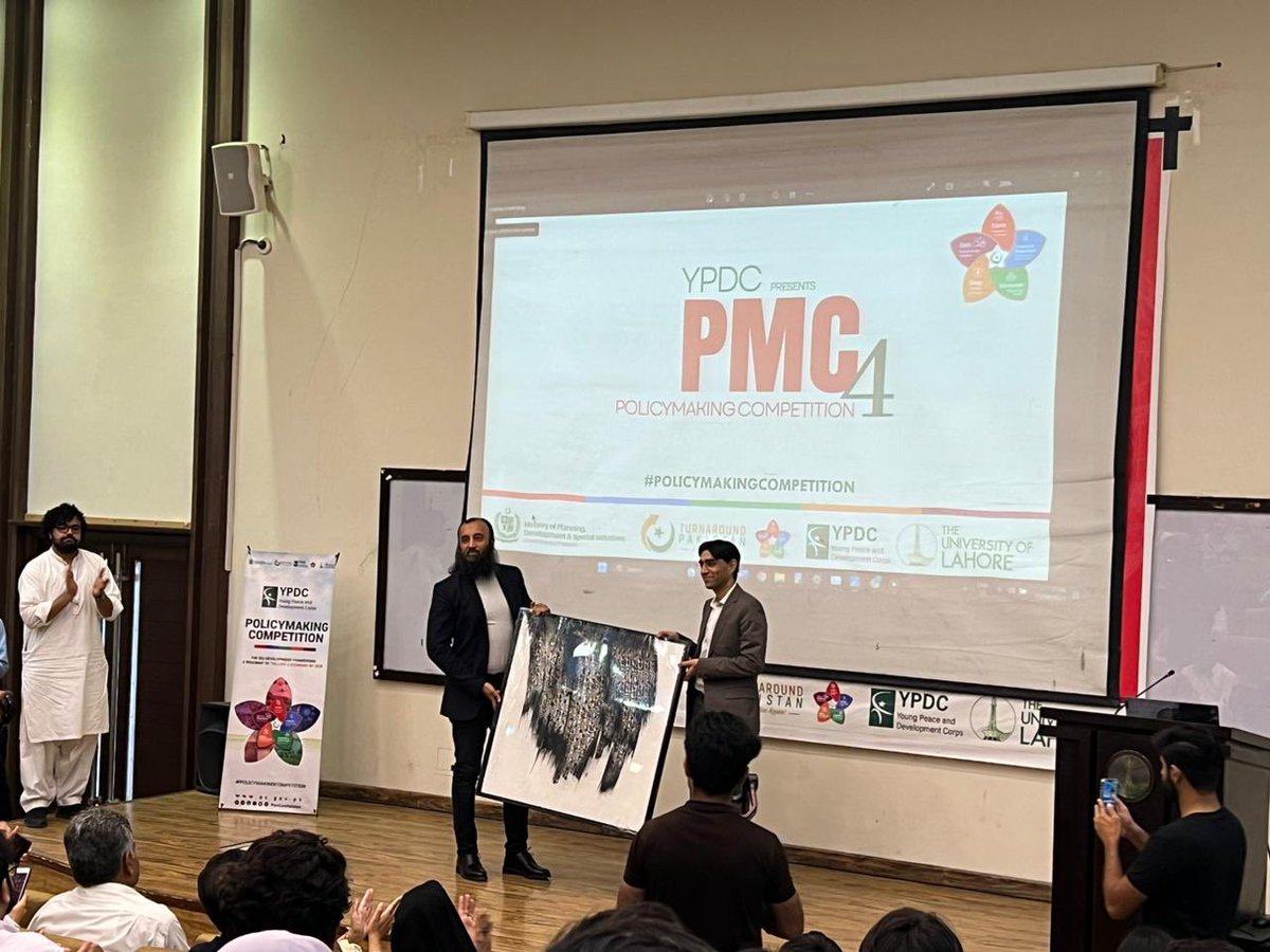 uolypdc's tweet photo. Mr. Awais Raoof, Chairman BoG, UOL, presents a token of gratitude to Dr. @YusufMoeed
#youropinionmatters #5Es #PMC23 #YPDCUOL https://t.co/WltnSrCCjA