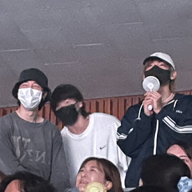 calvinkjk's tweet photo. THATS MY FAMILY https://t.co/IUNywVIxXF