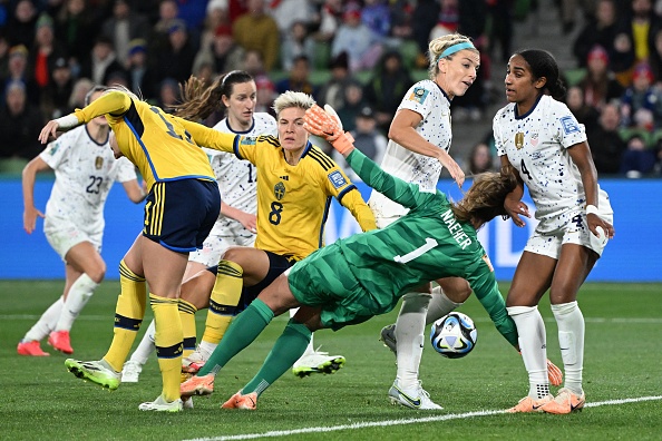 TelemundoSports's tweet photo. ¡A PENALES⌛!

❌  Ni Estados Unidos, ni Suecia pudieron abrir el marcador tras 120' y definirán el pase a 4tos. desde el manchón de penal.

#SWE 0-0 @USWNT

📺 @Telemundo y @peacock ➡ https://t.co/bxb1GqQ9VA

#MundialTelemundo #LaCopaEsNuestra #FIFAWWC https://t.co/YXkev4HonQ