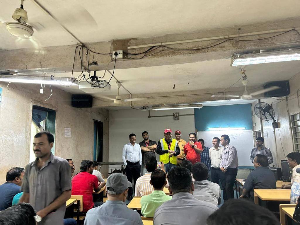 venupnair_nrmu's tweet photo. Chalo Delhi….🚩🚩🚩🚩🚩

Few glimpses of today’s (05.07.23) some moments from various activities at WB C&amp;W Depot….🙏🏻🚩🚩🚩🚩

@ShivaGopalMish1 @airfindia @AIRF_COMMS @NWREU @NFRMUNJP1 https://t.co/QsJfQr1Pej