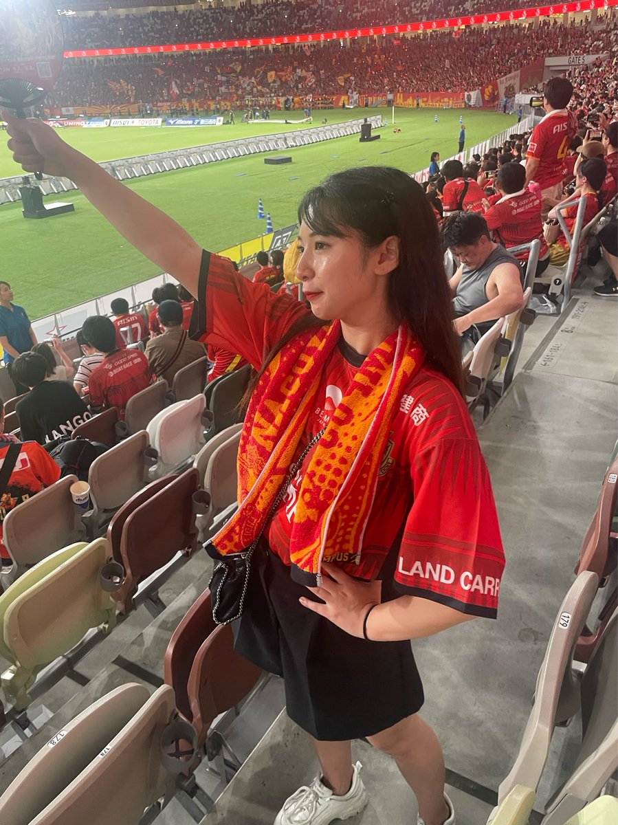 yuunan_1019's tweet photo. やったぜー⚽️
ドキドキハラハラさせてくれてありがとう😭❤️なんとか勝利。楽しかったです。
あっユニフォームもらえた。
#鯱の大祭典 #グランパス
#名古屋グランパス
#アルビレックス新潟 https://t.co/cX3hb2oYUc